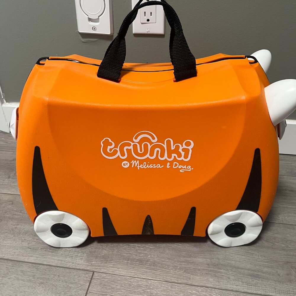 Melissa & Doug Trunki Tiger Kids Ride-On Suitcase Carry-On Luggage - Picture 11 of 12